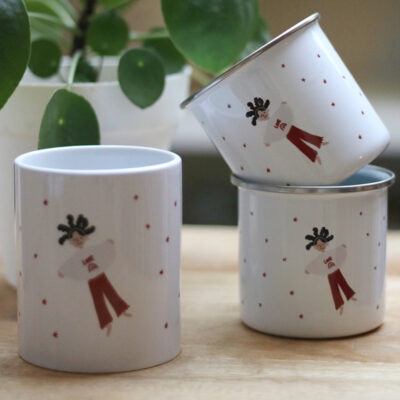 TAZAS LOVE AND PEACE. CERAMICA Y METAL