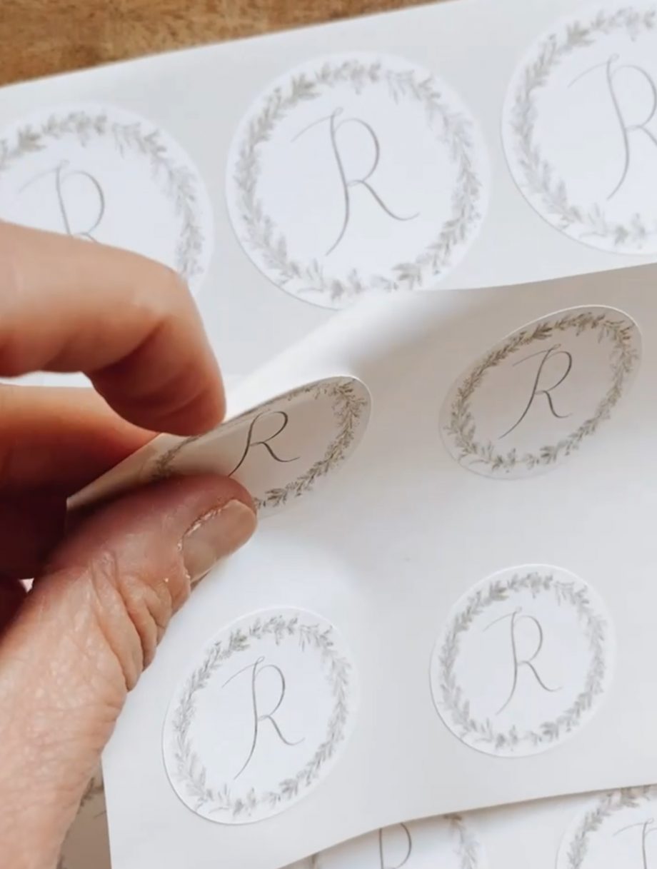 ETIQUETAS y PEGATINAS. Colección INICIAL