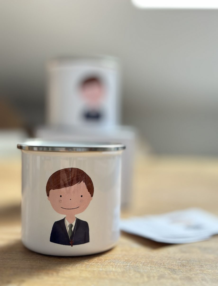 TAZA PRIMERA COMUNIÓN colección HUGO. Metal y cerámica.