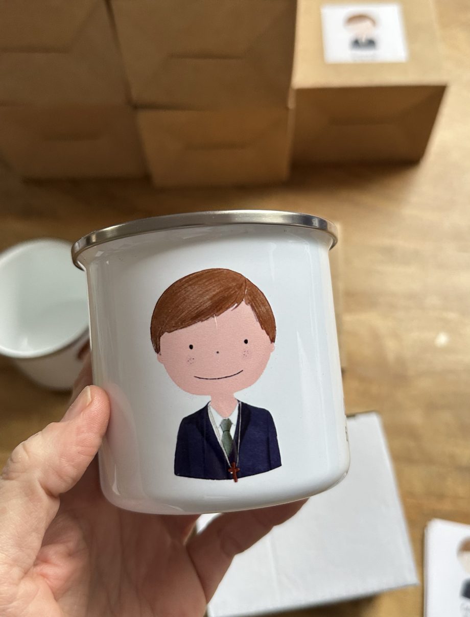 TAZA PRIMERA COMUNIÓN colección HUGO. Metal y cerámica.