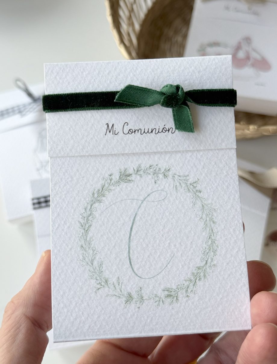 Estuches regalo personalizados de Primera Comunión.