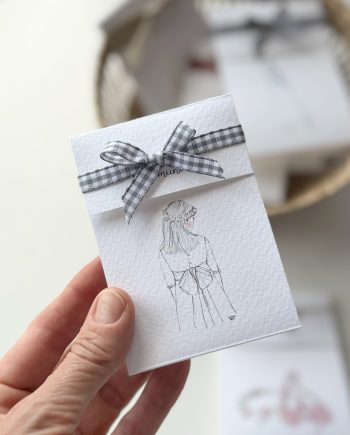 Estuche de Comunión colección Jimena con lazo vichy gris