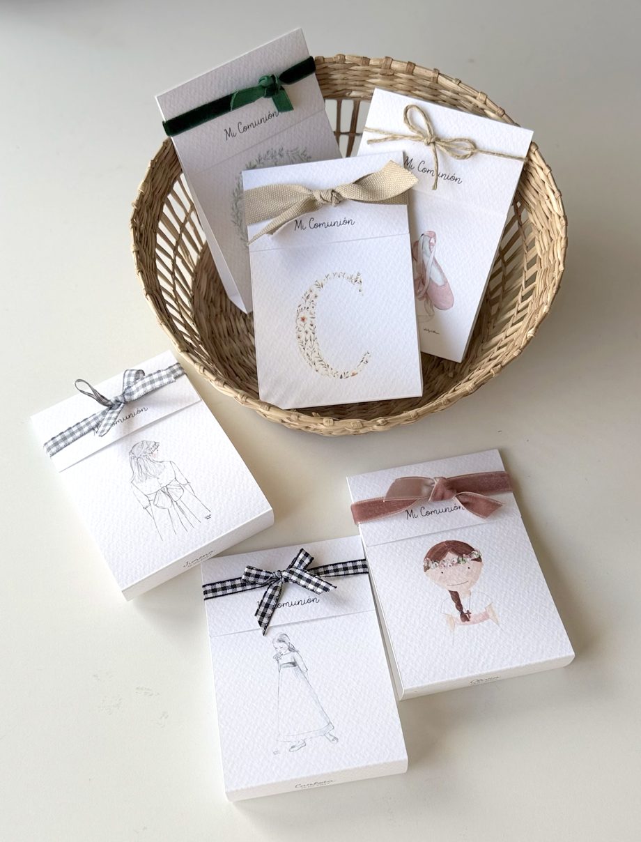 Estuches regalo personalizados de Primera Comunión.