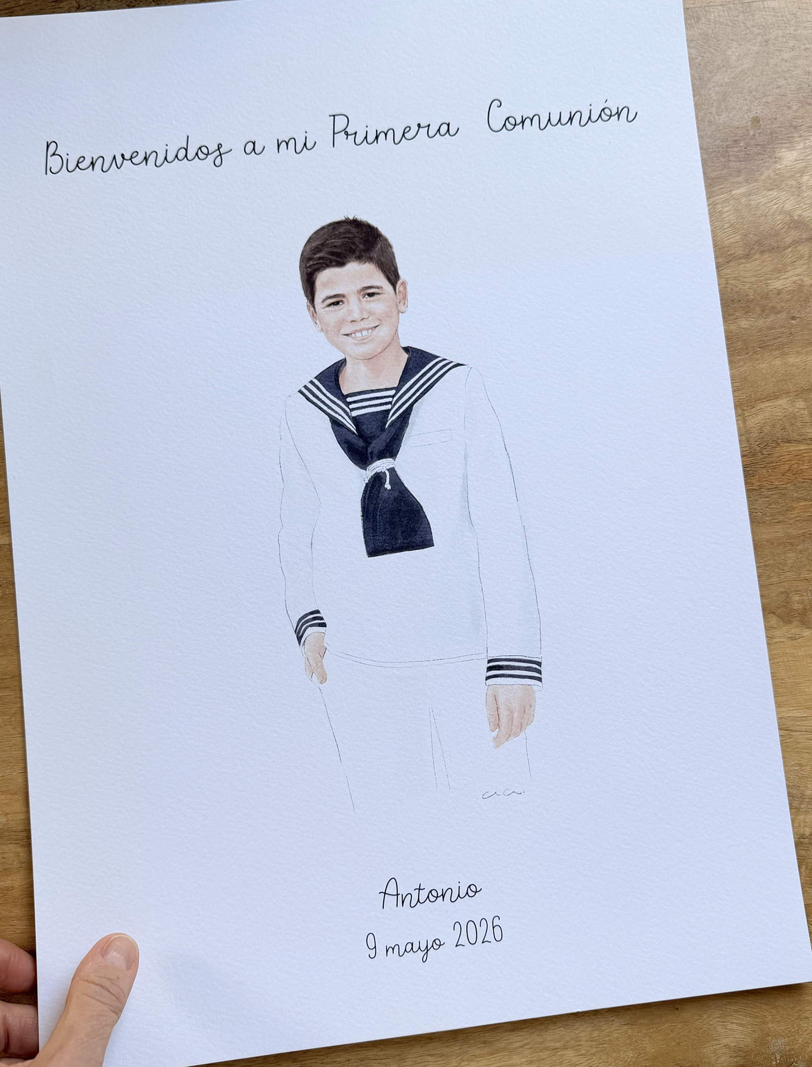 Lámina de bienvenida de Comunión con retrato ilustrado de un niño vestido de marinero
